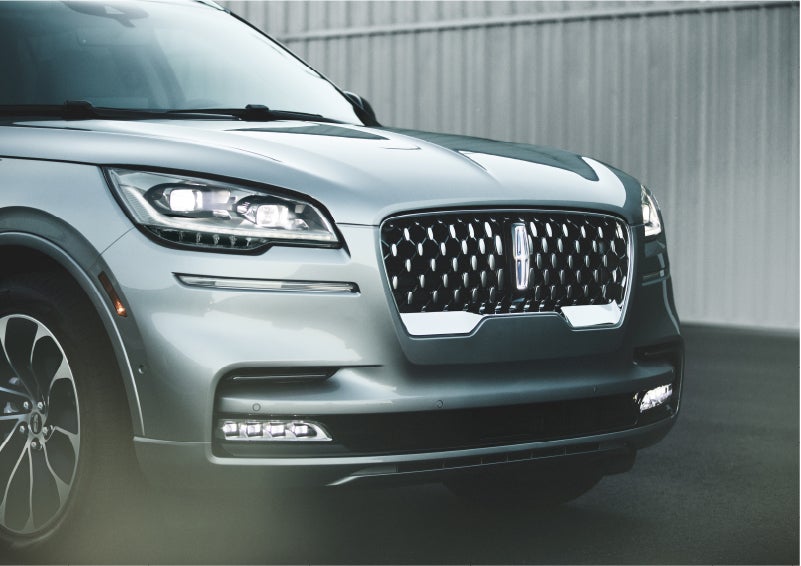 The available adaptive pixel LED headlamps of the 2023 Lincoln Aviator® SUV activated | Pinnacle Lincoln in Nicholasville KY