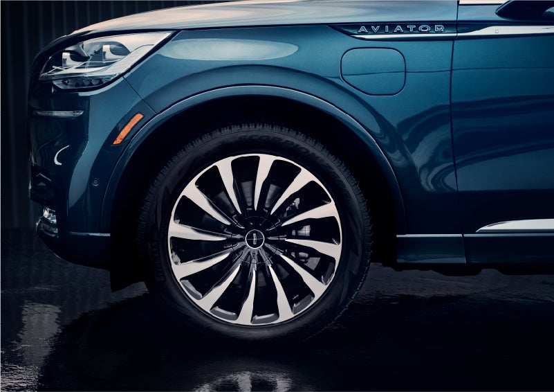 The 2023 Lincoln Aviator® Black Label Grand Touring model with unique 12-spoke wheel | Pinnacle Lincoln in Nicholasville KY