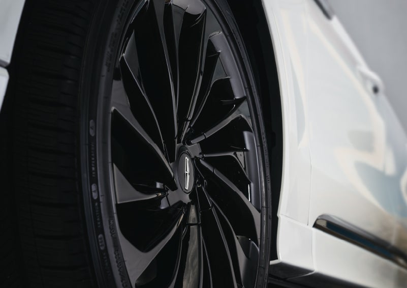 The wheel of the available Jet Appearance package is shown | Pinnacle Lincoln in Nicholasville KY