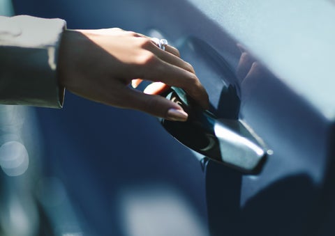 A hand gracefully grips the Light Touch Handle of a 2024 Lincoln Aviator® SUV to demonstrate its ease of use | Pinnacle Lincoln in Nicholasville KY