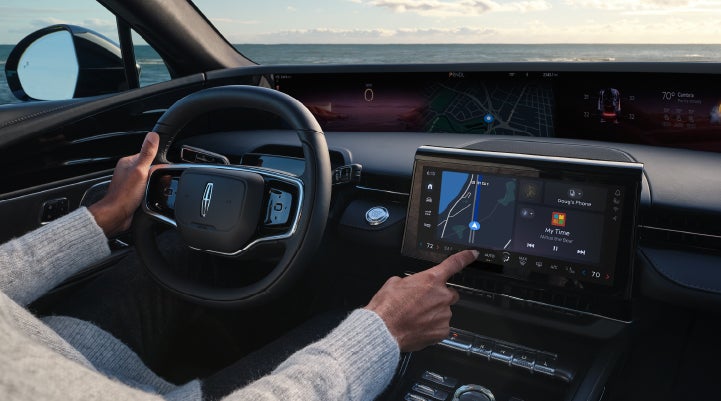The driver of a 2024 Lincoln Nautilus® SUV interacts with the new Lincoln Digital Experience. | Pinnacle Lincoln in Nicholasville KY